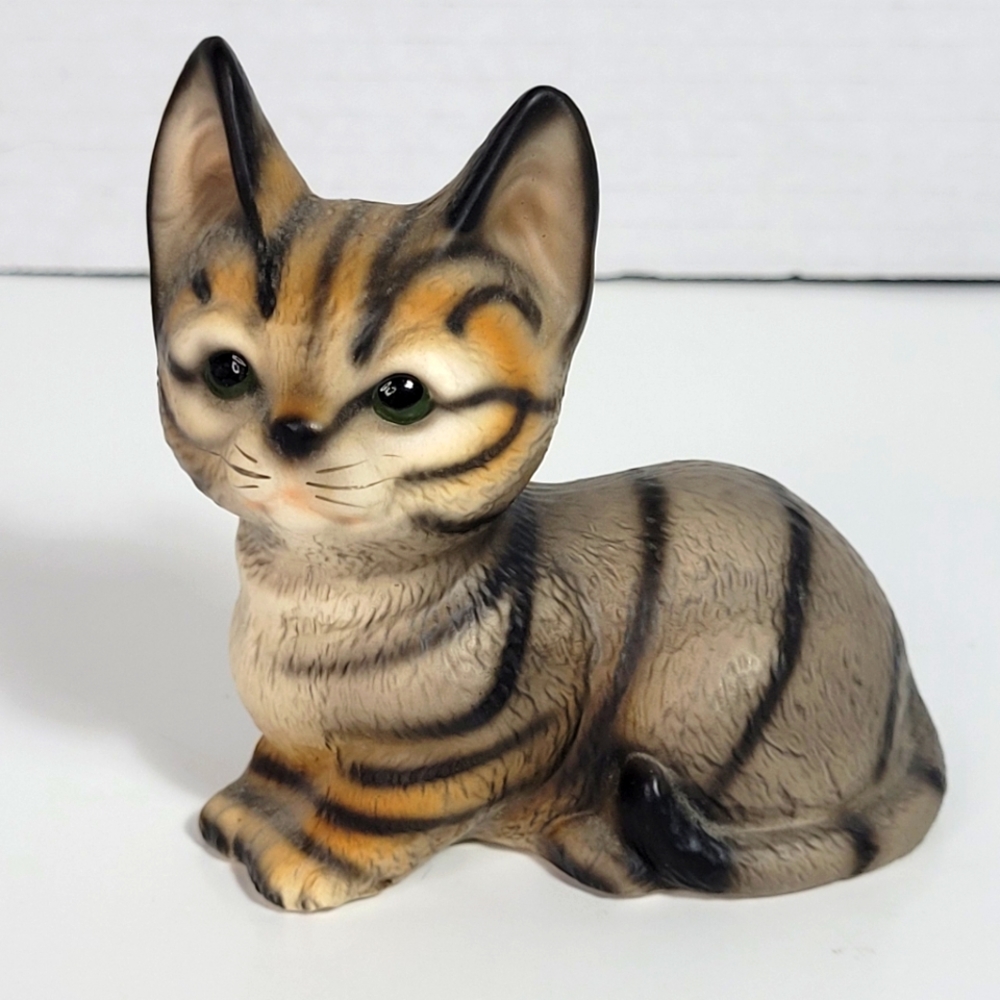 Realistic Vintage Kitten Cat Figurine The Harvey Knox Kingdom Like New